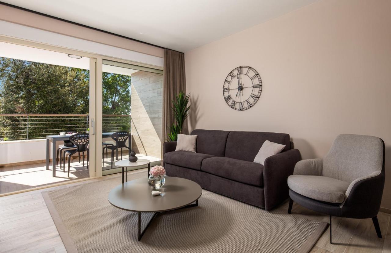 Apartment Nensi Pjescana Uvala Exterior foto
