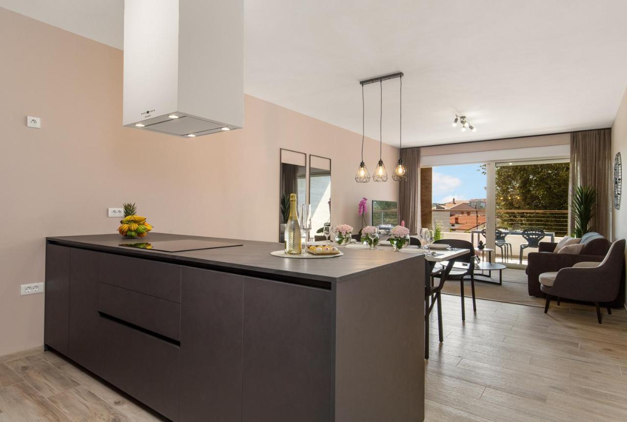 Apartment Nensi Pjescana Uvala Exterior foto