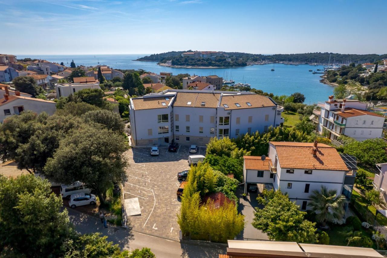 Apartment Nensi Pjescana Uvala Exterior foto